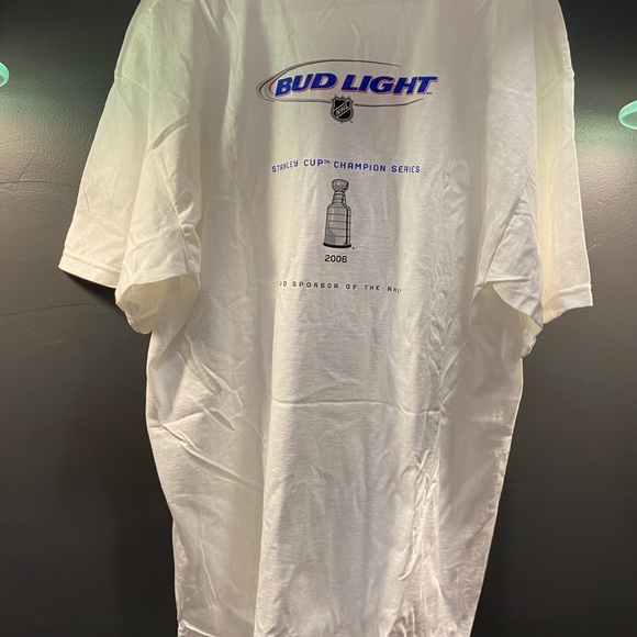 Stanley cup Championship Carolina Hurricanes 2006 Bud Light T-shirt new L RED4 - Picture 2 of 2